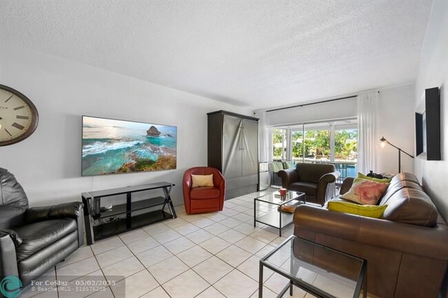 Building Photo - 460 Paradise Isle Blvd