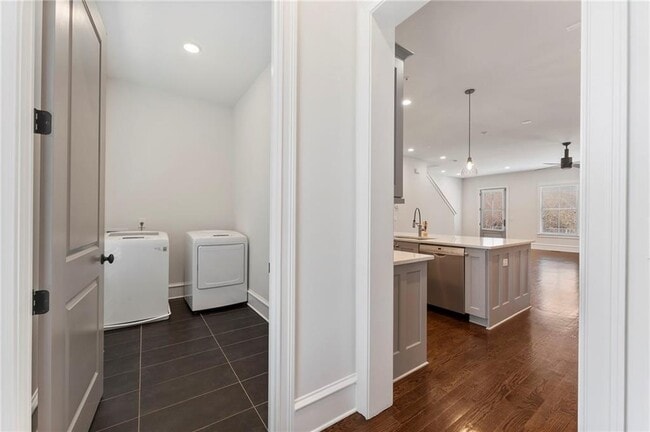 Building Photo - 871 3rd St