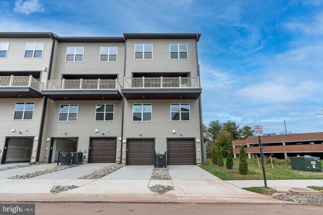 Building Photo - 14320 Yesler Ave