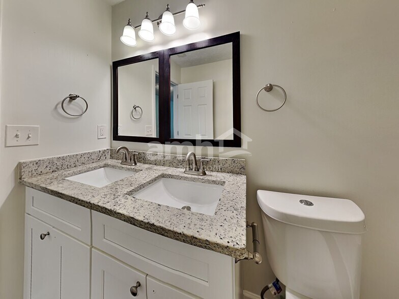 Building Photo - 920 Underhill Ct