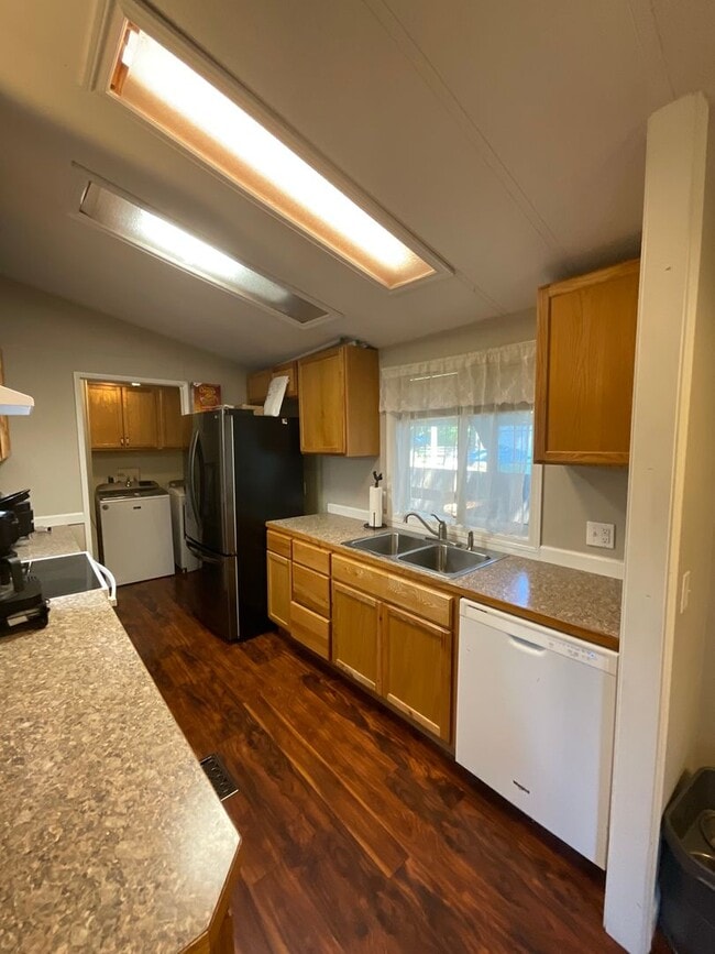 Building Photo - Charming 2 bedroom 2 bath house in Nisqual...