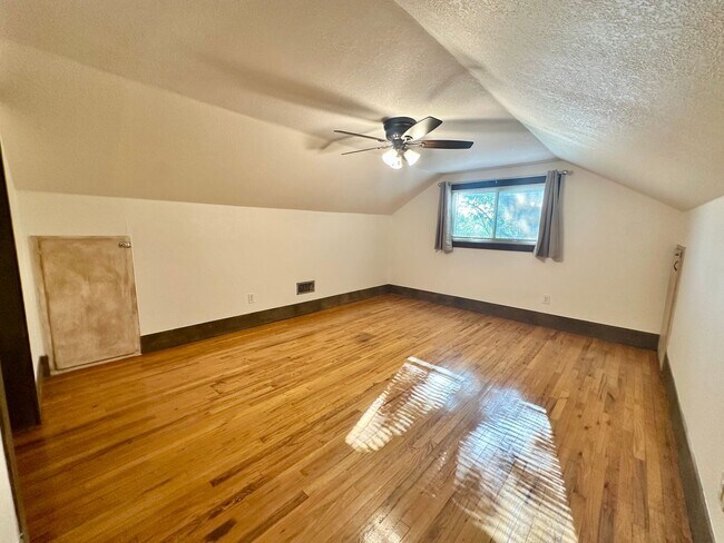 Building Photo - 5719 Fairview Dr