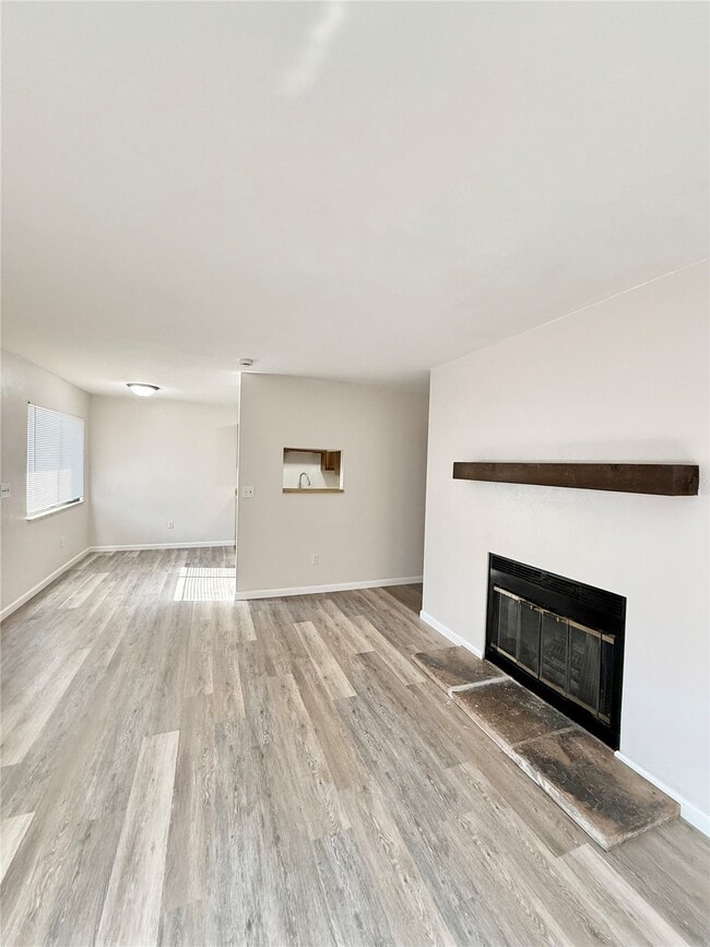 Building Photo - 63 Peachtree Ln