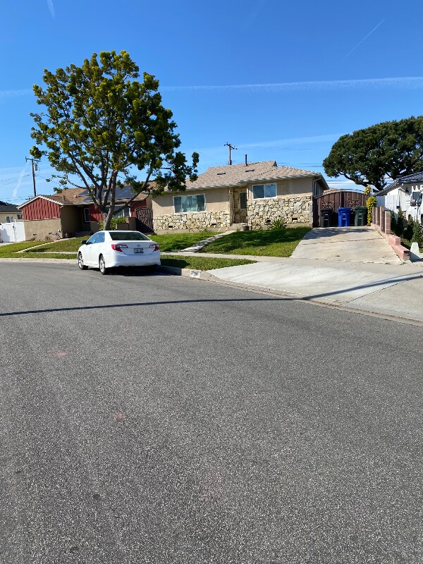 Primary Photo - 21418 Meyler St