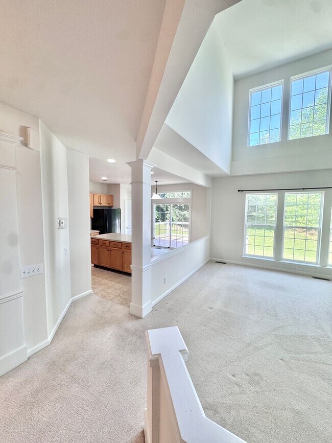 Building Photo - THREE BEDROOM/2.5 BATH TOWNHOME located in PARKLAND School District!