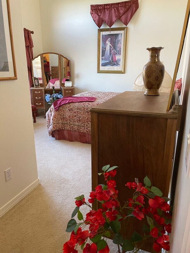 Building Photo - FULLY FURNISHED LUXURY HOME ON GOLF COURSE