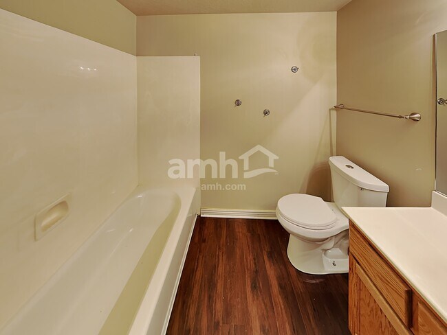 Building Photo - 1667 N 250 W