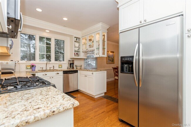 Building Photo - 9 Holland Pl