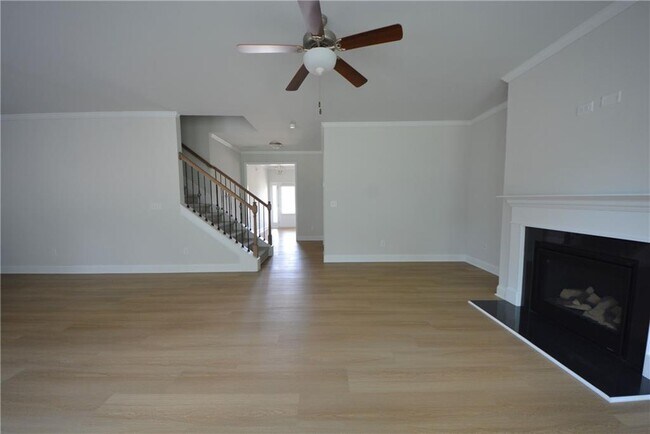 Building Photo - 547 Hellen Vly Dr