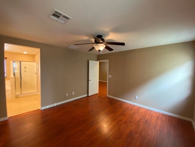 Building Photo - Southwest Beauty!