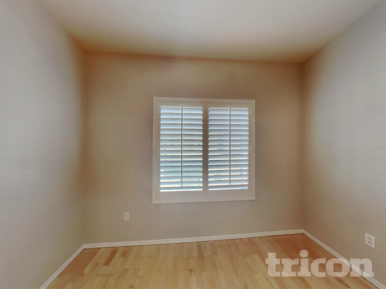 Building Photo - 16825 N 14th St