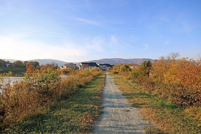 Building Photo - Pet-Friendly Old Trail Home With Fenced Yard