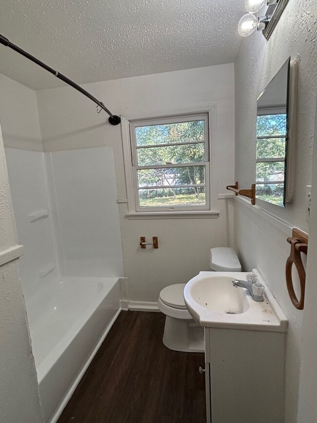 Building Photo - Cozy home in Shreveport