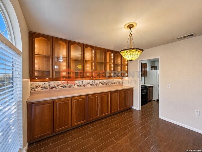 Building Photo - 7845 Village Oak Dr