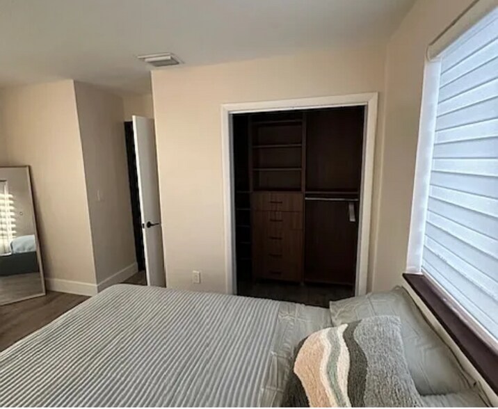 Building Photo - 394 Tamiami Canal Rd