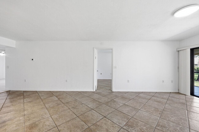 Building Photo - 1231 Commonwealth Cir