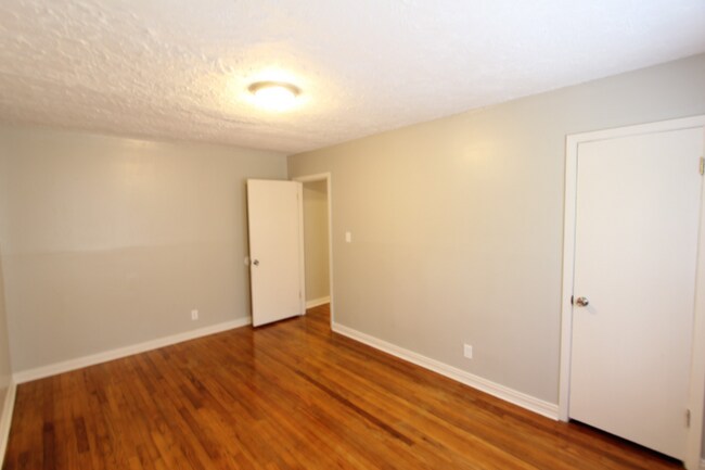 Building Photo - 816 Vanderbilt St