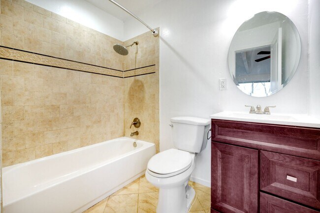 Building Photo - 2707 Robertson St