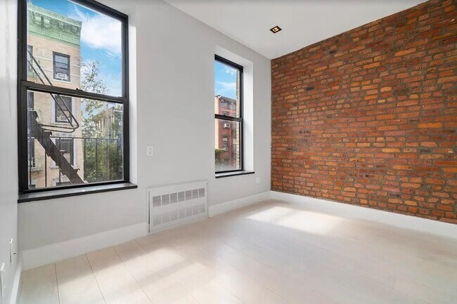 Building Photo - 248 Mott St