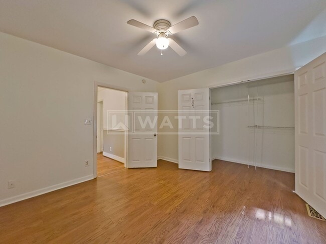 Building Photo - Charming 2BR/1BA Bungalow in Crestwood South