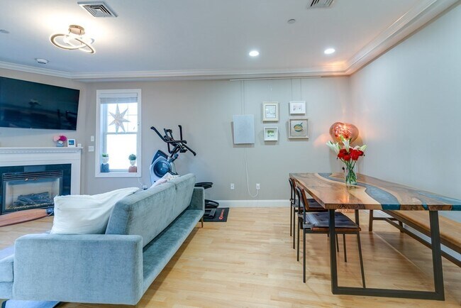 Building Photo - 21 Rockland St