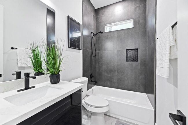 Building Photo - 7212 England St