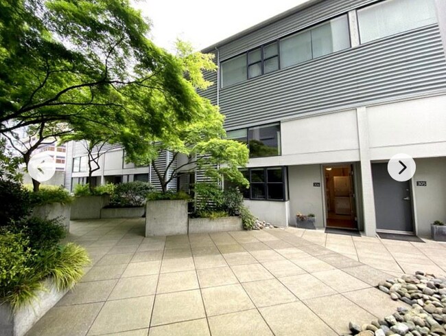 Building Photo - 80 Vine St