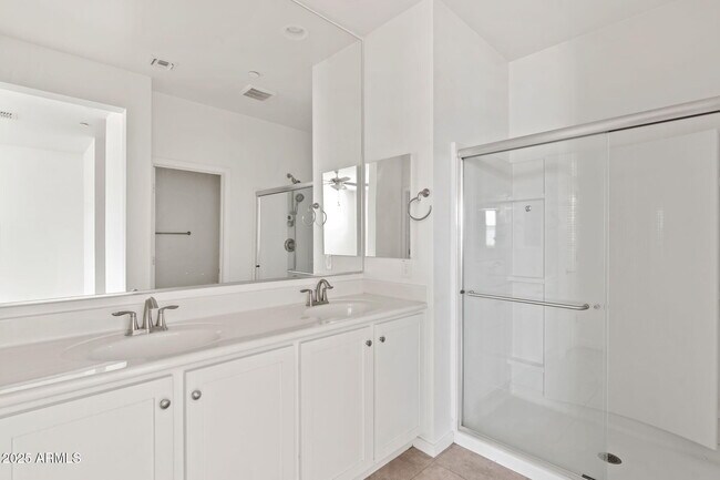 Building Photo - 21451 W Palm Ln