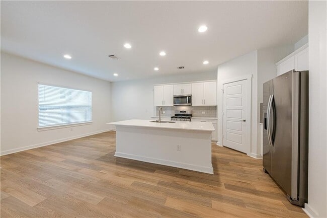 Building Photo - 1040 Winnsboro Lp