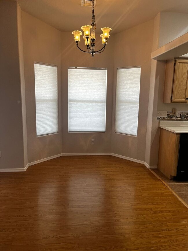 Building Photo - 3 Bedroom - 2 Bath - POOL HOME