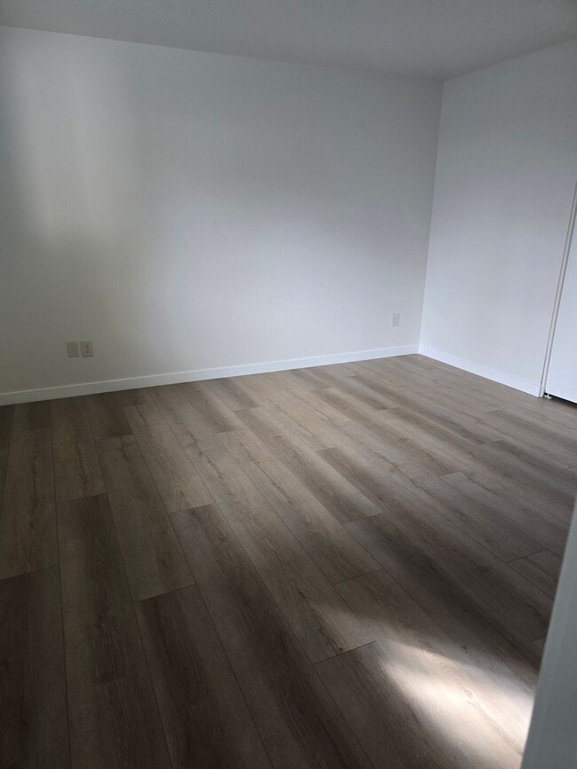 Building Photo - 3 bed 2 bath Single Home for Rent in Grants Pass