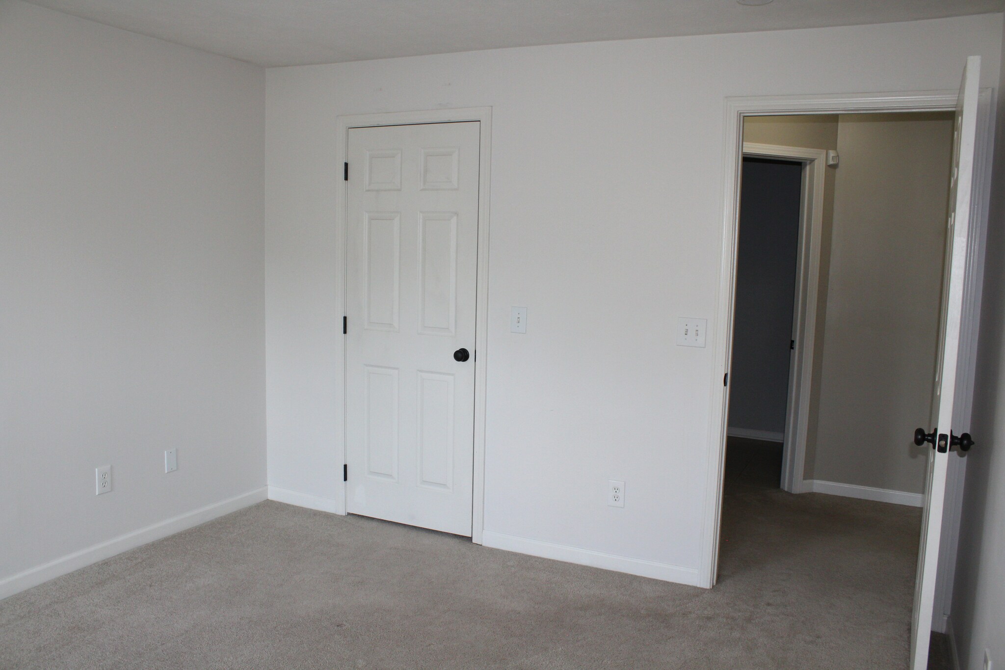 Building Photo - 14943 Lenox Dr