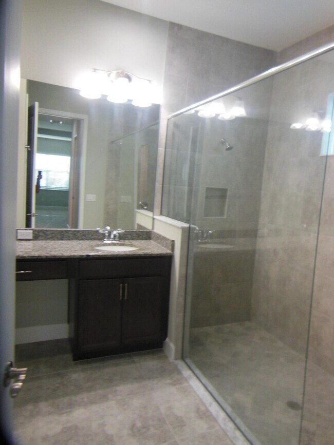 Building Photo - 5401 Pecan Dr