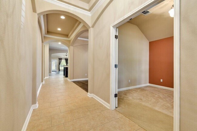 Building Photo - 1614 Hidden Springs Path