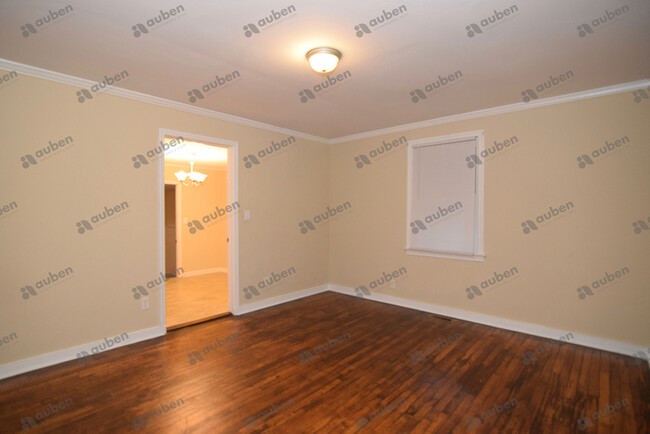 Building Photo - Updated 3 Bedroom House Near Surrey Center