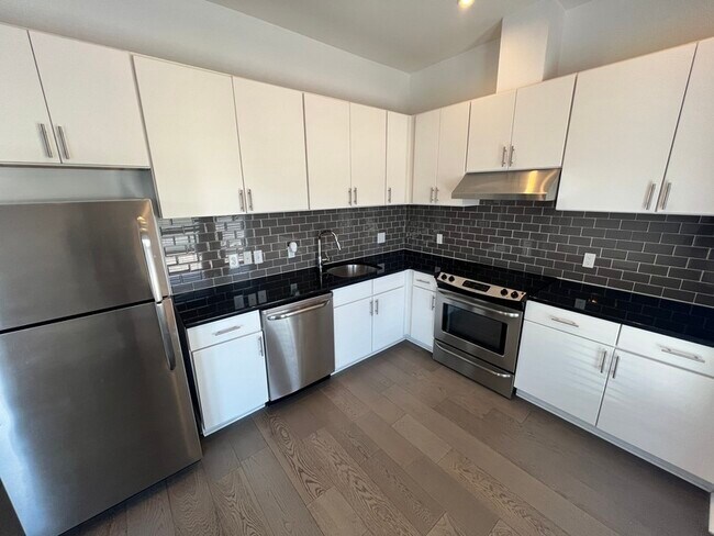 Building Photo - 313 N 24th St