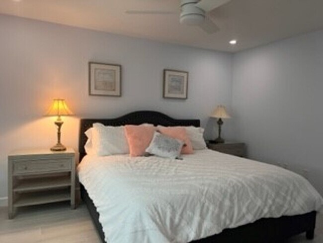 Building Photo - VENICE ISLAND - Condo with Canal View and Beach Access!