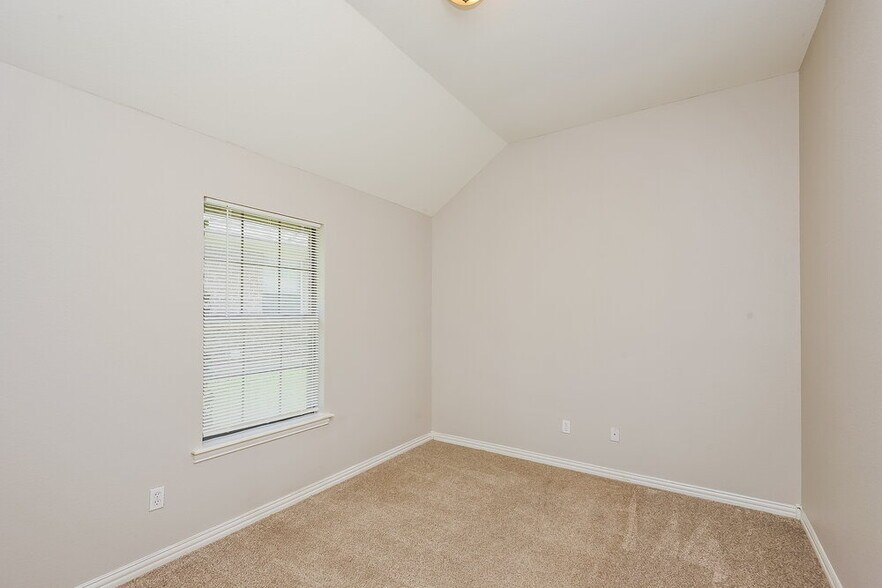 Building Photo - 752 Bryan Dr