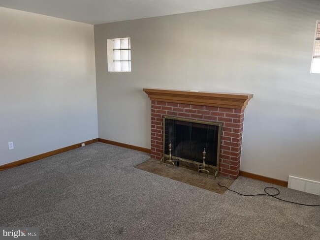 Building Photo - 5017 Mauretania Ave