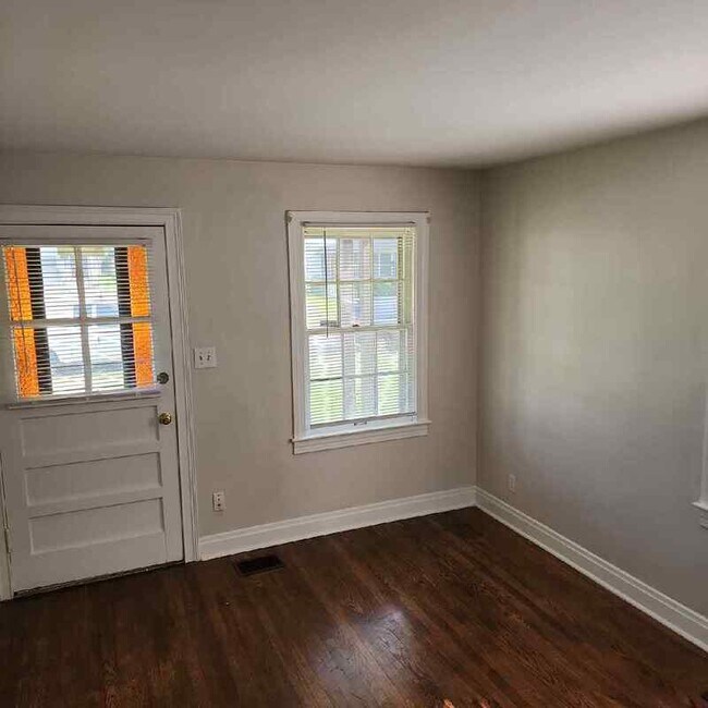 Building Photo - 936 Camden Ave
