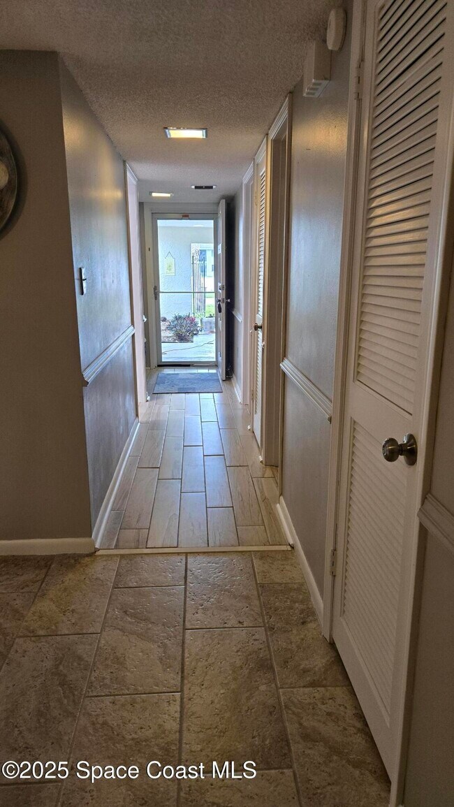Building Photo - 2578 Demaret Dr