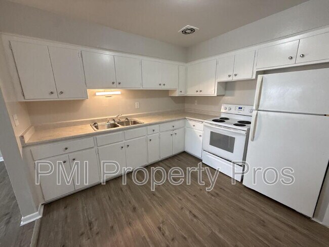 Building Photo - 7701 W Hampton Ave