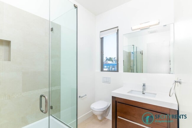 Building Photo - Marina: Remodeled Light-Filled Top-Floor Marina Condo with Private Roof Deck