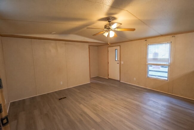 Building Photo - 6626 Moss Rose Dr