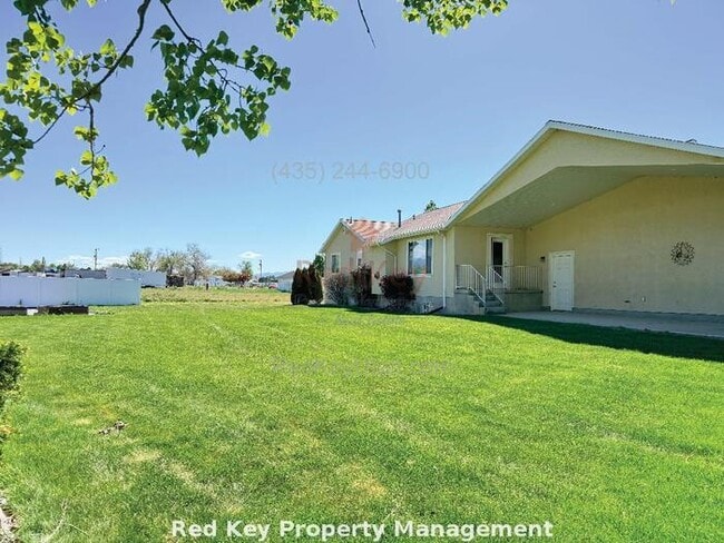 Building Photo - Breeze Cir Single Family Home