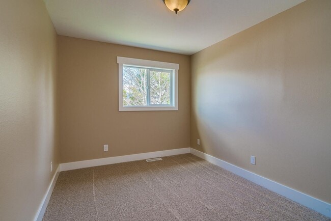 Building Photo - 7140 Buckhorn Ln