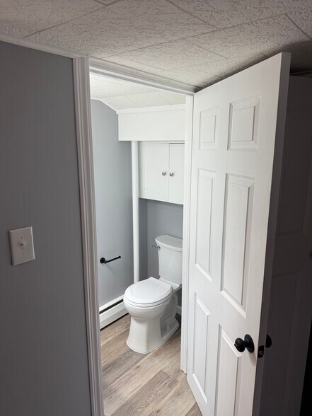 Building Photo - 1324 Main St