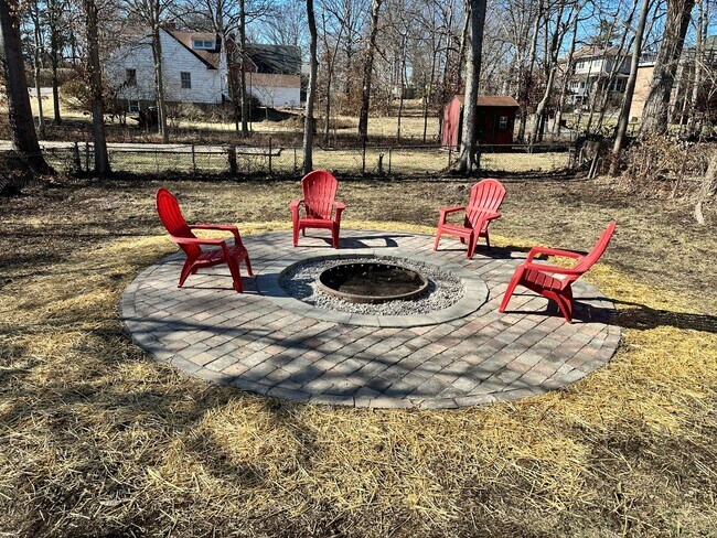 Building Photo - 2 Bedroom 1 Bath walking distance to downtown in Amazing Neighborhood