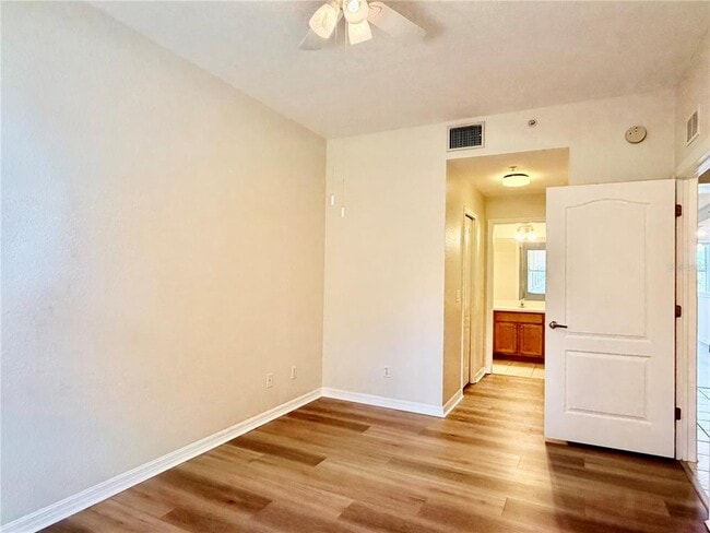 Building Photo - 819 Fairwaycove Ln