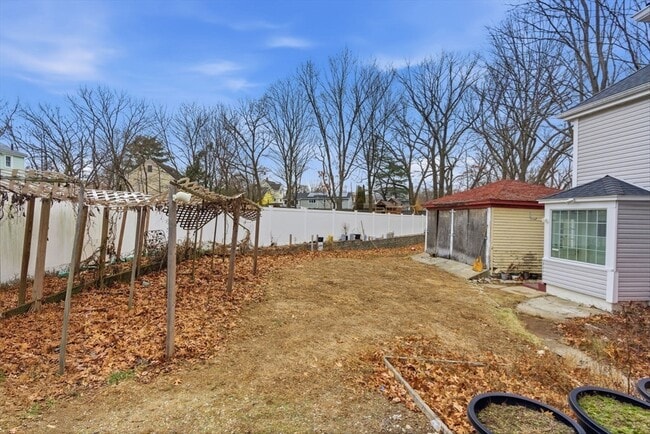 Building Photo - 16 Floyd St